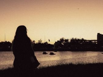 3 Secrets of Resilient People: What Can We Learn from Lucy Hone’s Story?